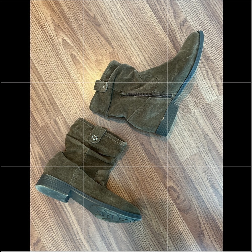G. H. BASS & CO heeled ankle booties 5.5